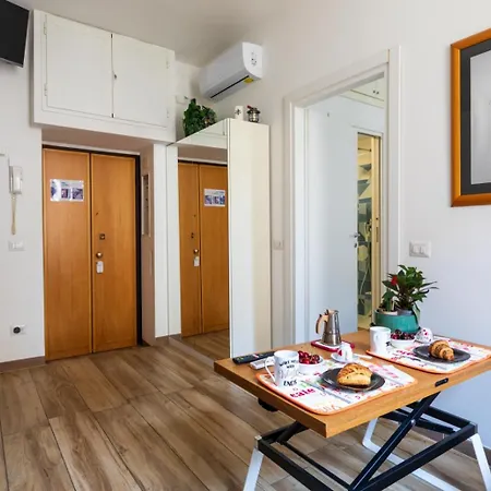 Casa Dimi - 2 Bedroom 2 En-suite Bath, 2 Min M5, Smart Lock דירה