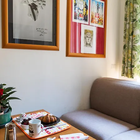 Casa Dimi - 2 Bedroom 2 En-suite Bath, 2 Min M5, Smart Lock Lägenhet
