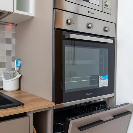 Casa Dimi - 2 Bedroom 2 En-suite Bath, 2 Min M5, Smart Lock דירה