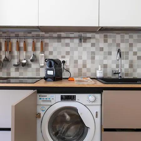 דירה Casa Dimi - 2 Bedroom 2 En-suite Bath, 2 Min M5, Smart Lock מילאנו